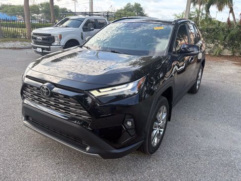 Used 2022 Toyota RAV4 Limited w/ Limited Grade Weather Package AWD/4WD image 3