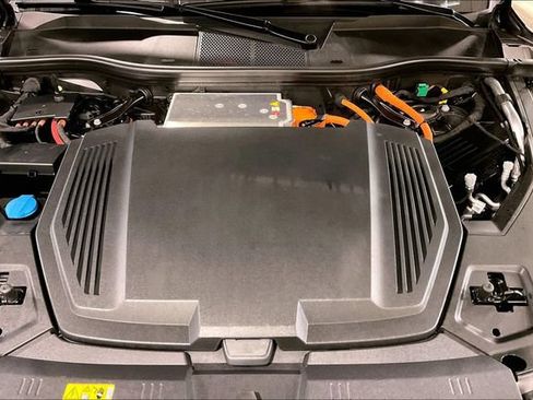 Certified 2023 Audi e-tron Premium Plus w/ Premium Plus Package AWD/4WD image 10