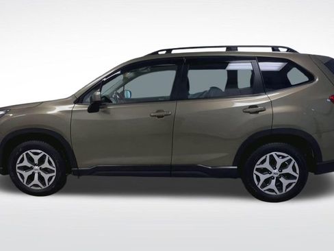 Used 2023 Subaru Forester Premium image 5