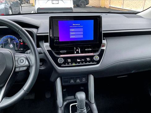 Certified 2024 Toyota Corolla Cross XLE image 6