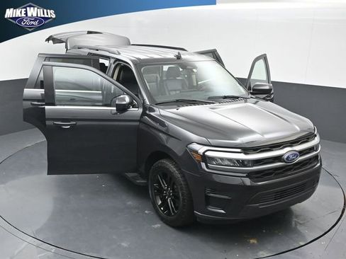 Used 2024 Ford Expedition XLT RWD image 25