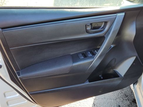 Used 2018 Toyota Corolla L image 10