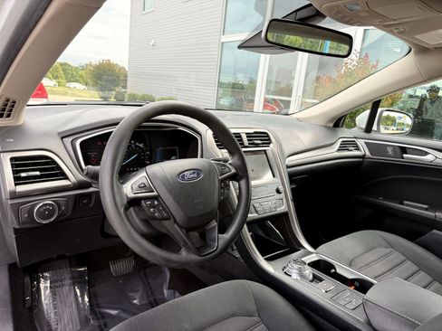 Used 2019 Ford Fusion SE FWD image 13