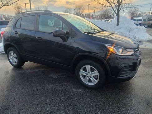 Used 2022 Chevrolet Trax LT w/ LT Convenience Package image 10
