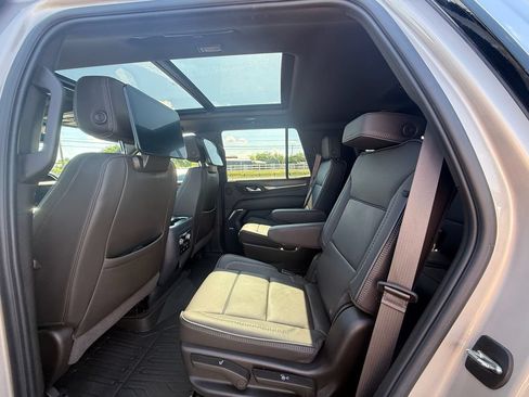 Used 2024 GMC Yukon Denali w/ Denali Reserve Package AWD/4WD image 19