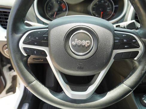 Used 2018 Jeep Cherokee Overland AWD/4WD image 15