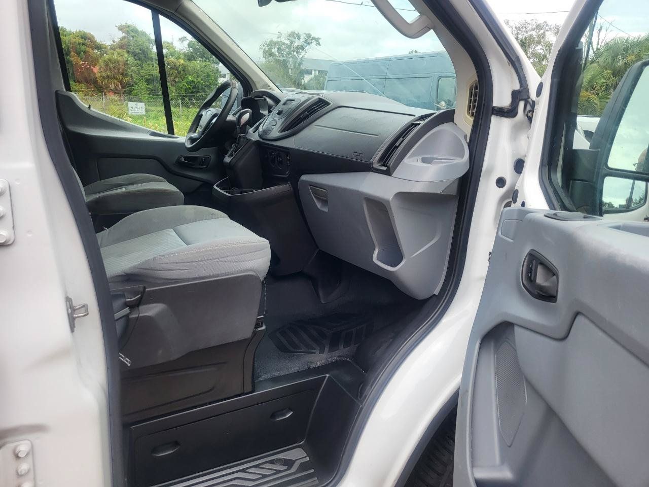 Used 2016 Ford Transit 250 130 Low Roof w/ Exterior Upgrade Package RWD image 9