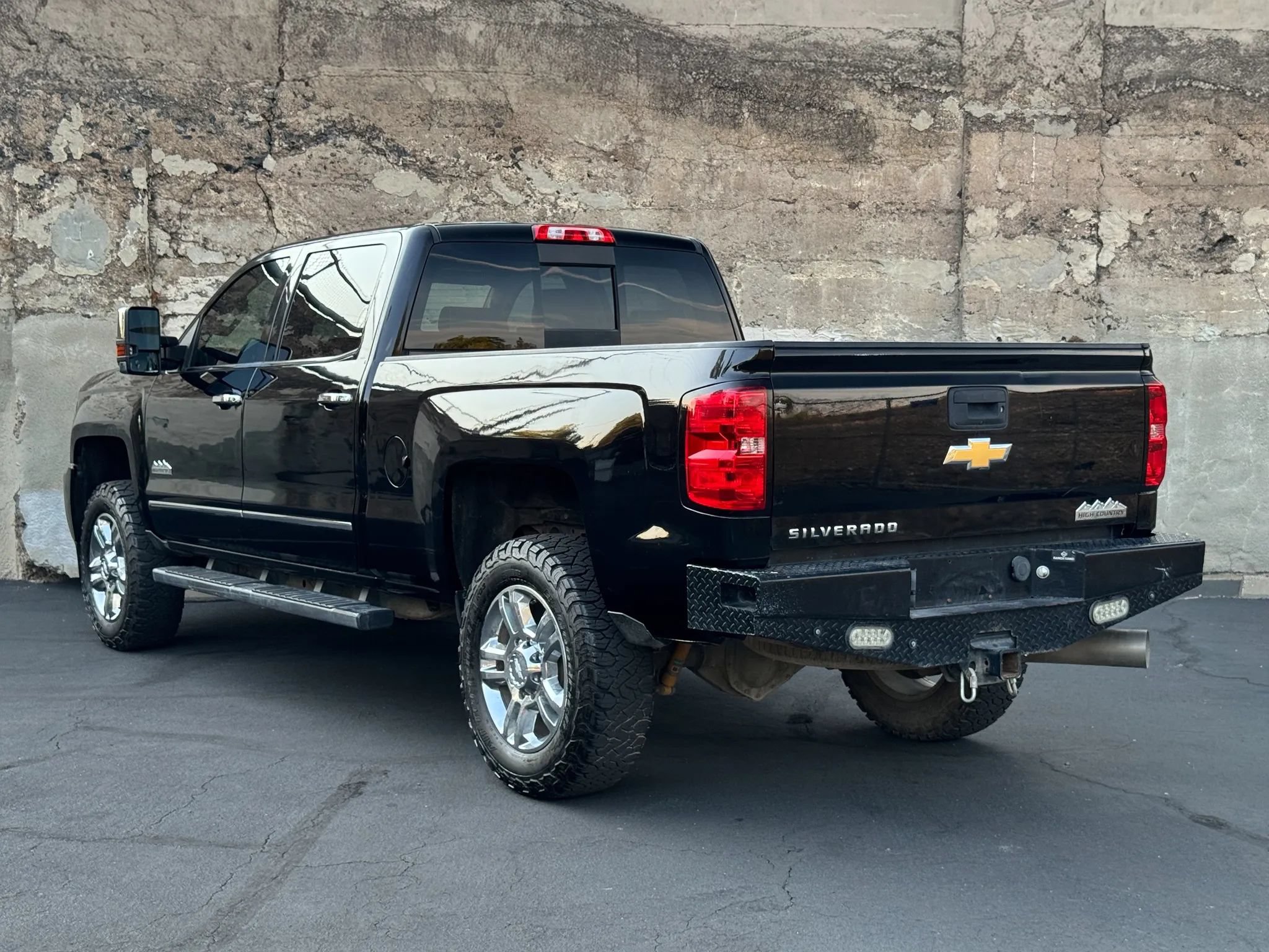 Used 2015 Chevrolet Silverado 2500 High Country w/ Duramax Plus Package AWD/4WD image 6