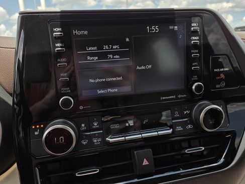 Used 2022 Toyota Highlander XLE FWD image 9