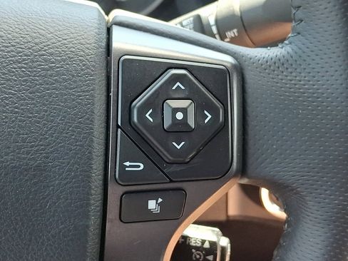 Used 2017 Toyota Tacoma TRD Off-Road w/ Tow Package (A/T) AWD/4WD image 22