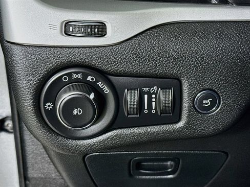 Used 2016 Jeep Cherokee Trailhawk w/ Leather Interior Group AWD/4WD image 12