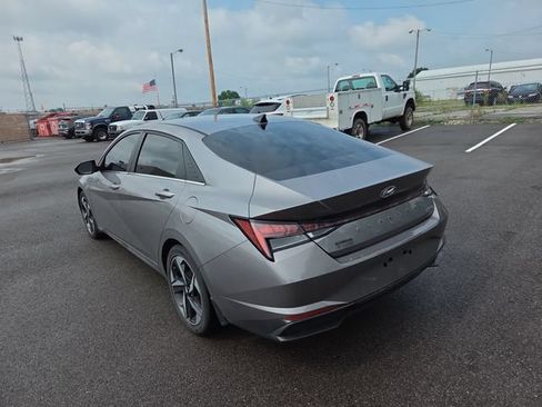 Certified 2022 Hyundai Elantra Limited FWD image 8
