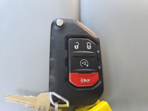 Used 2021 Jeep Wrangler Unlimited Sahara AWD/4WD image 31