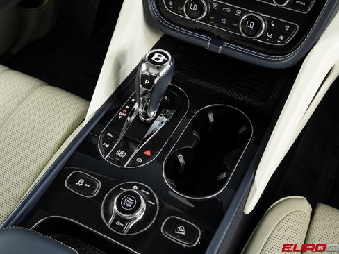 Used 2021 Bentley Bentayga AWD/4WD image 30