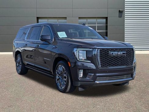 Used 2024 GMC Yukon XL Denali Ultimate AWD/4WD image 3