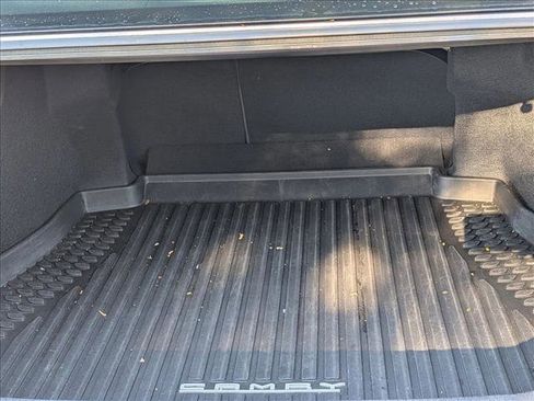 Used 2021 Toyota Camry SE image 6