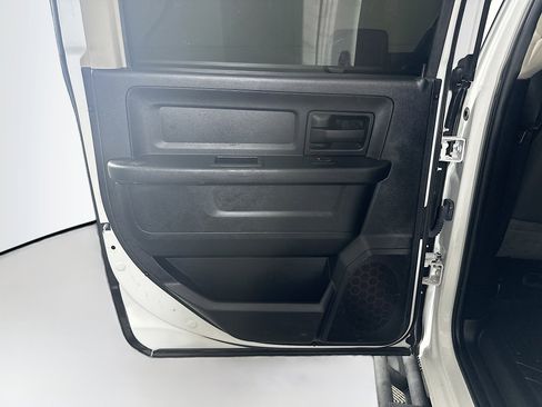 Used 2018 RAM 2500 Tradesman w/ Chrome Appearance Group image 24