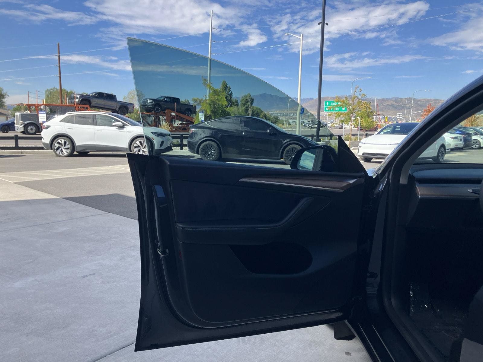 Used 2024 Tesla Model Y Long Range AWD/4WD image 10