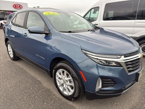 Used 2024 Chevrolet Equinox LT image 3