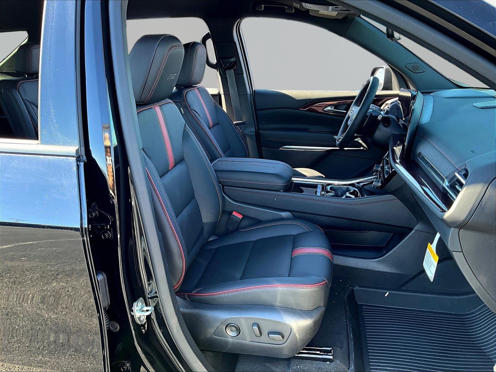 New 2027 Chevrolet Traverse RS w/ LPO, Floor Liner Package FWD image 19