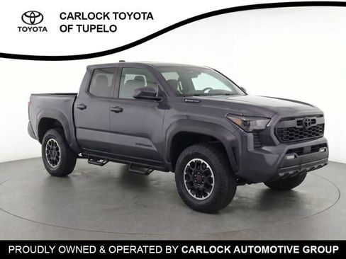 Used 2025 Toyota Tacoma TRD Off-Road AWD/4WD image 3