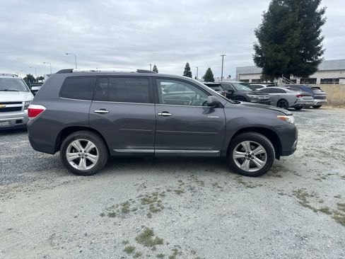 Used 2013 Toyota Highlander Limited FWD image 4