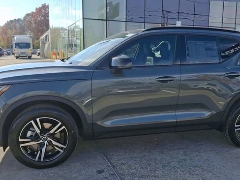 New 2026 Volvo XC40 B4 Core image 3