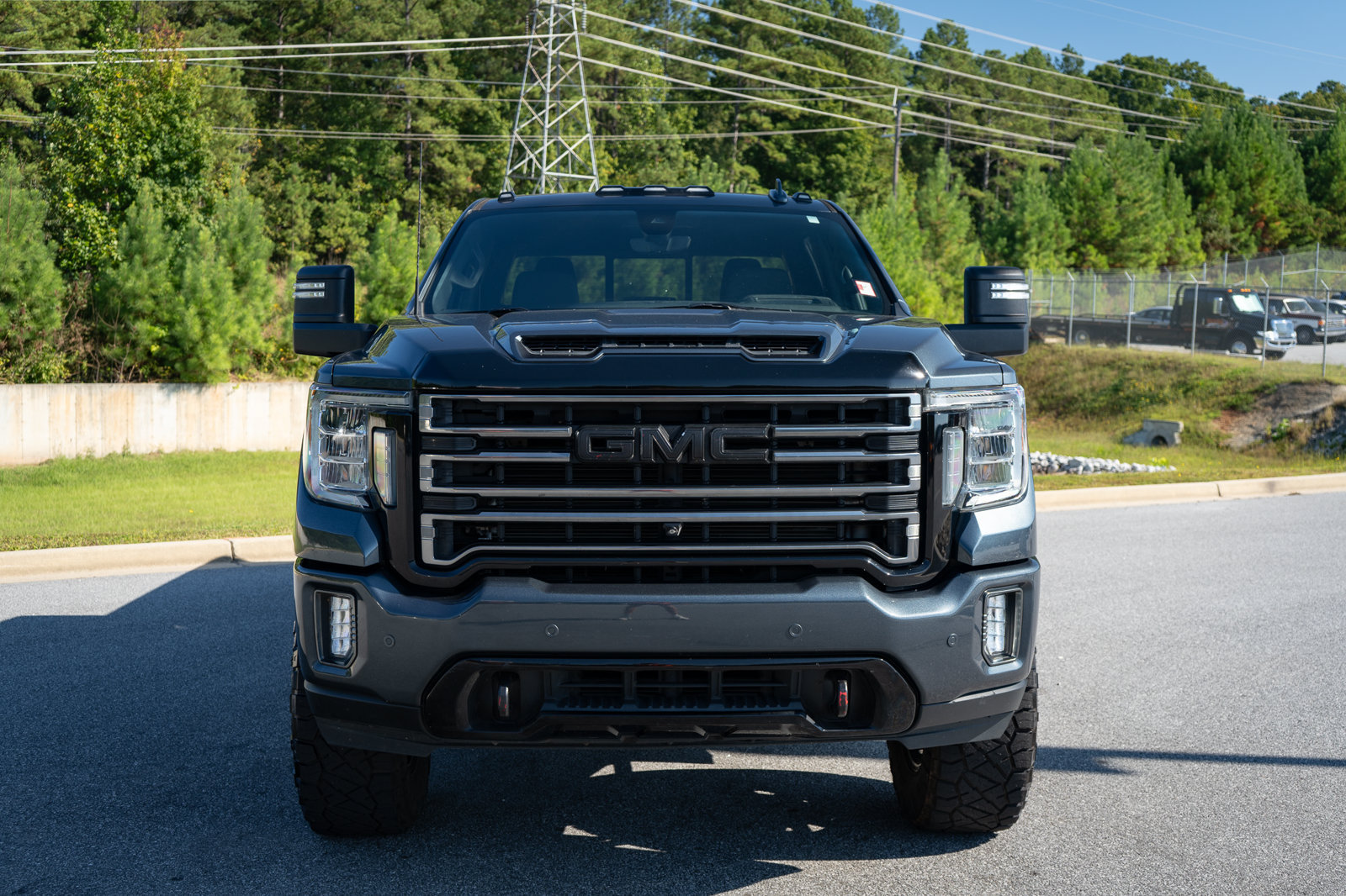 Used 2020 GMC Sierra 2500 AT4 w/ AT4 Premium Package AWD/4WD image 2