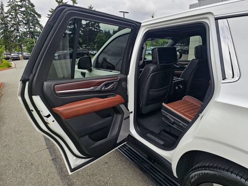 Used 2023 GMC Yukon Denali Ultimate w/ LPO, Floor Liner Package AWD/4WD image 16