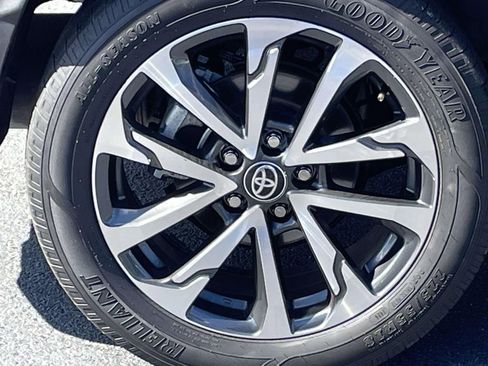 Used 2023 Toyota Corolla Cross XLE image 12