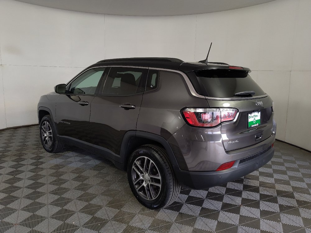 Used 2018 Jeep Compass Latitude w/ Popular Equipment Group AWD/4WD image 3