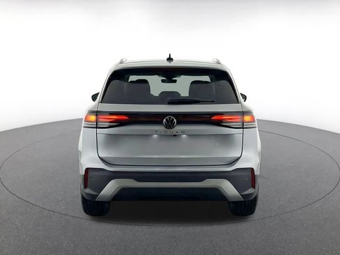 Used 2026 Volkswagen Tiguan SE AWD/4WD image 6