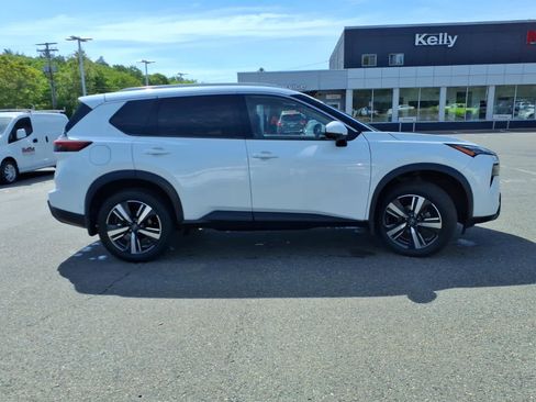 Certified 2025 Nissan Rogue SL w/ SL Premium Package AWD/4WD image 4