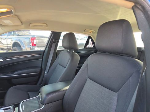 Used 2023 Chrysler 300 Touring w/ Sport Appearance Package image 20