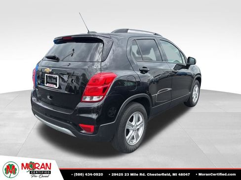 Used 2021 Chevrolet Trax LT w/ LT Convenience Package FWD image 3
