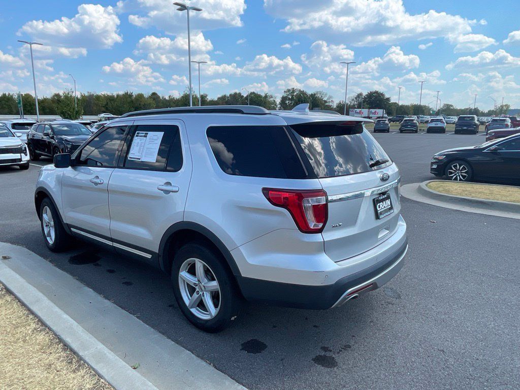 Used 2016 Ford Explorer XLT AWD/4WD image 4