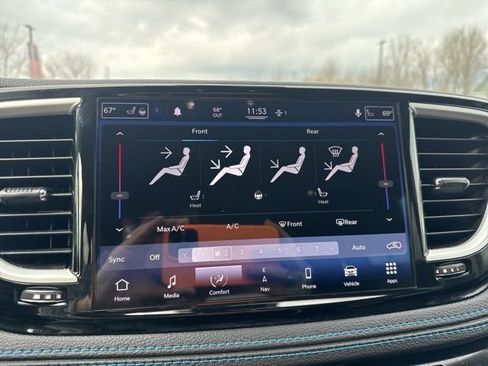 Used 2021 Chrysler Pacifica Touring-L FWD image 29