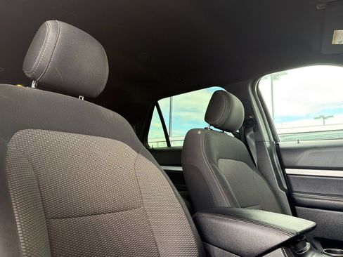 Used 2017 Ford Explorer XLT FWD image 20