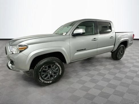 Used 2023 Toyota Tacoma SR5 w/ Black Out Package (TMS) AWD/4WD image 4