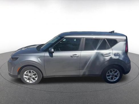 Used 2025 Kia Soul LX w/ LX Technology Package FWD image 6