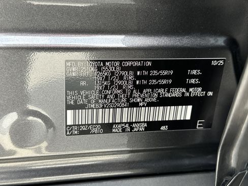 Used 2025 Toyota RAV4 XSE AWD/4WD image 35