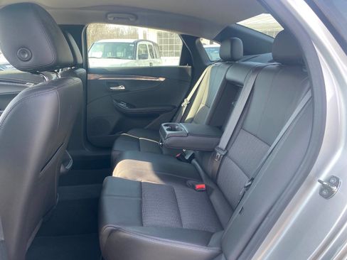 Used 2016 Chevrolet Impala LT w/ Convenience Package image 18