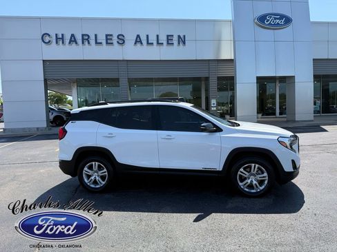 Used 2021 GMC Terrain SLT w/ Infotainment Package II AWD/4WD image 2