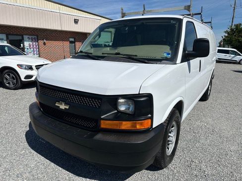 Used 2017 Chevrolet Express 2500 RWD image 3