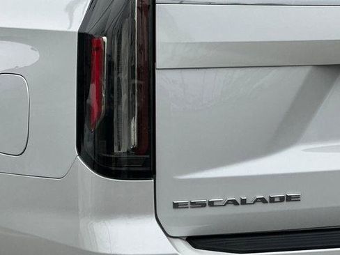 Used 2022 Cadillac Escalade ESV Premium Luxury AWD/4WD image 27