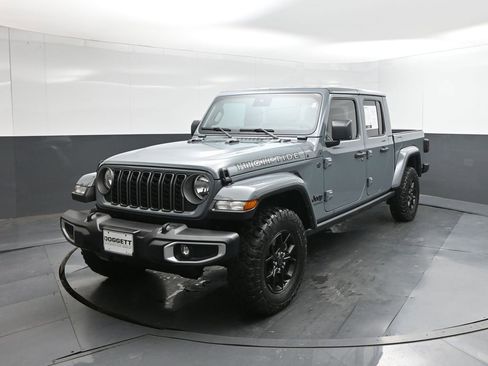 Used 2024 Jeep Gladiator Sport AWD/4WD image 1