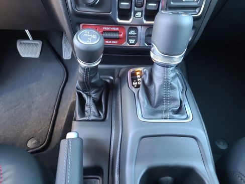 New 2025 Jeep Wrangler Unlimited Rubicon image 25