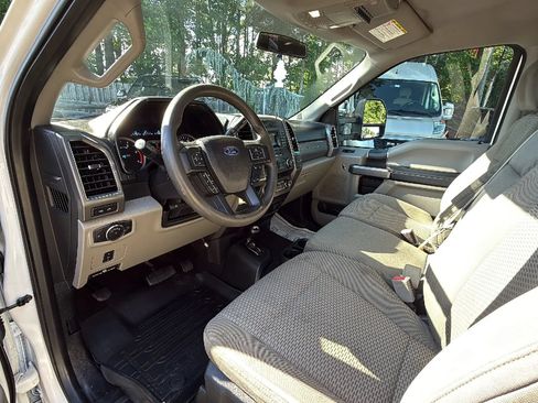 Used 2019 Ford F550 4x4 Crew Cab Super Duty w/ XLT Value Package image 21