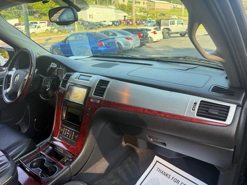 Used 2011 Cadillac Escalade AWD image 63