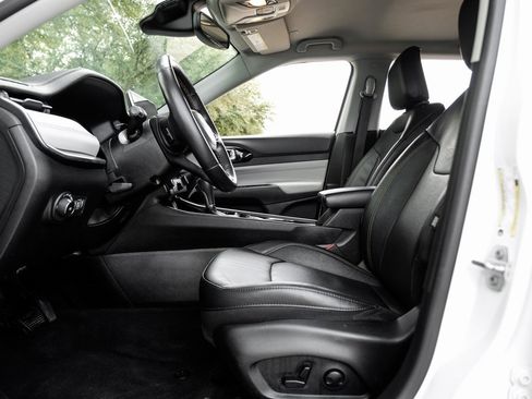 Used 2022 Jeep Compass Limited image 43